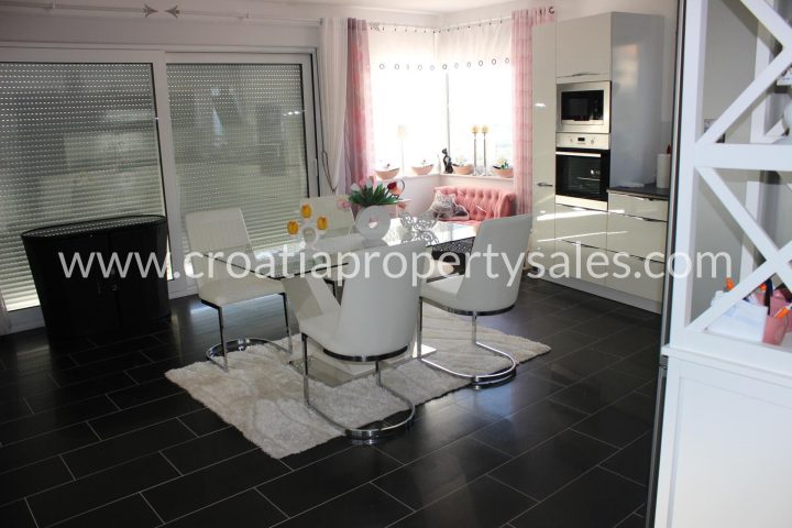 House For sale - Splitsko-dalmatinska Split - foto 2/12