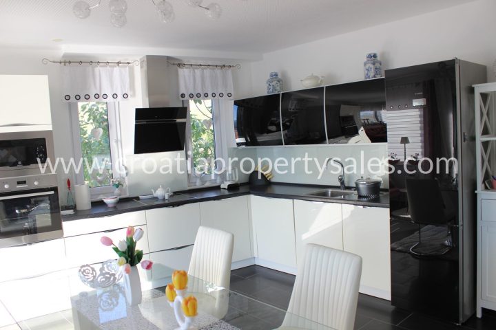 House For sale - Splitsko-dalmatinska Split - foto 5/12