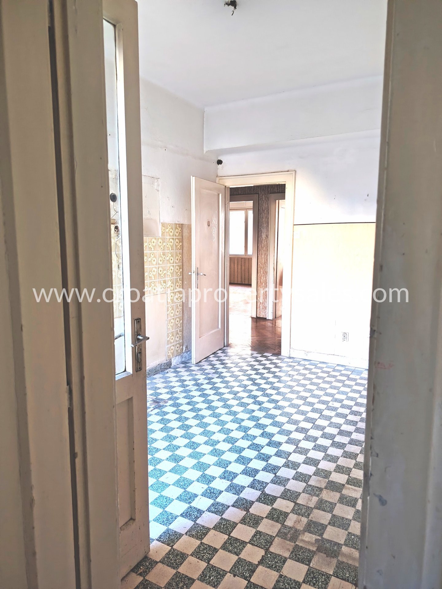 Flat For sale -  Split