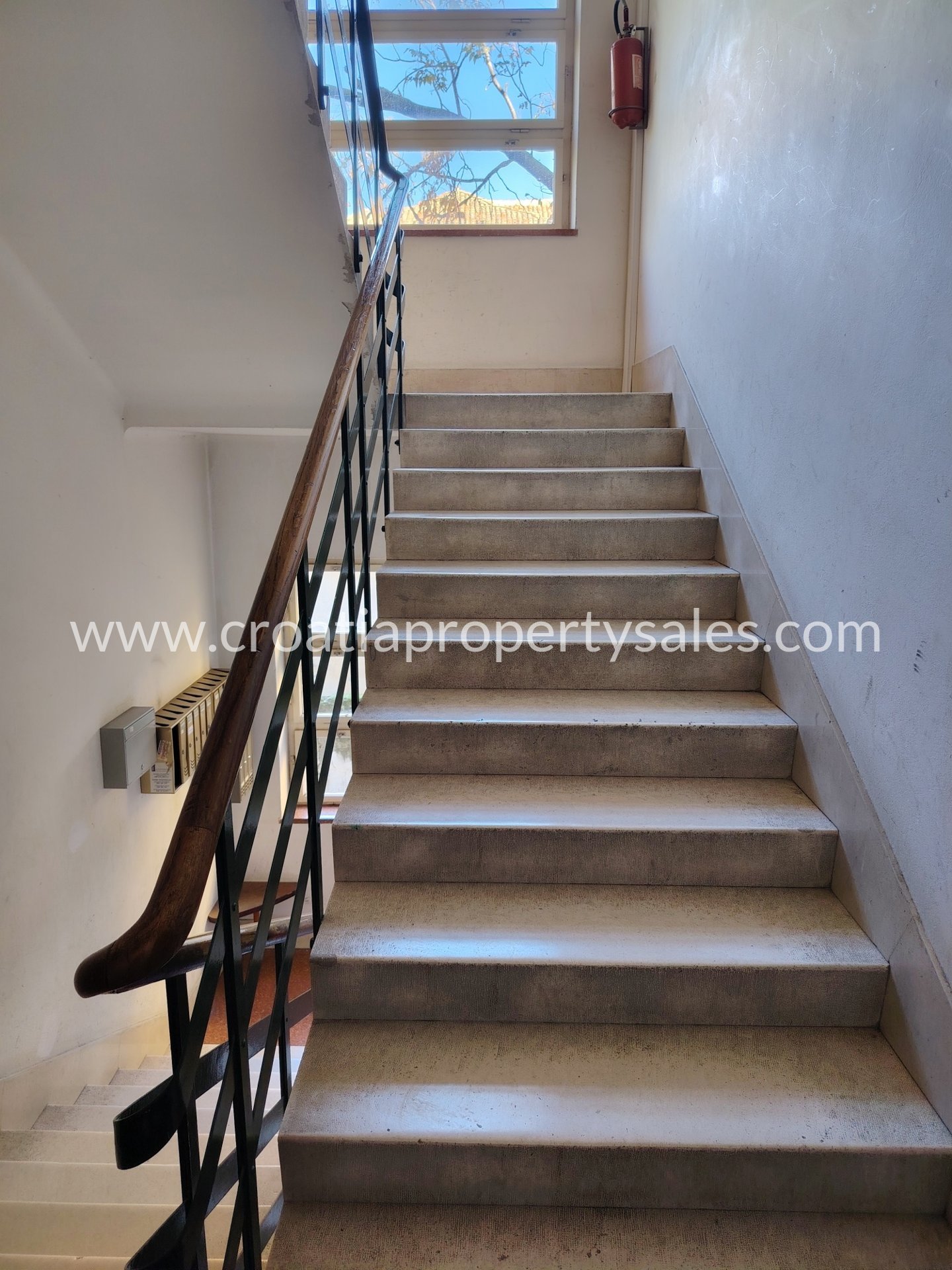 Flat For sale -  Split