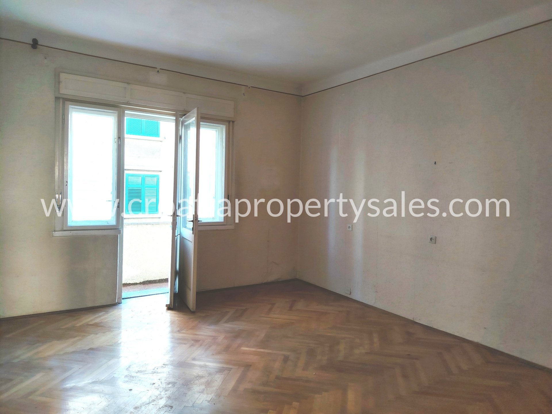 Flat For sale -  Split