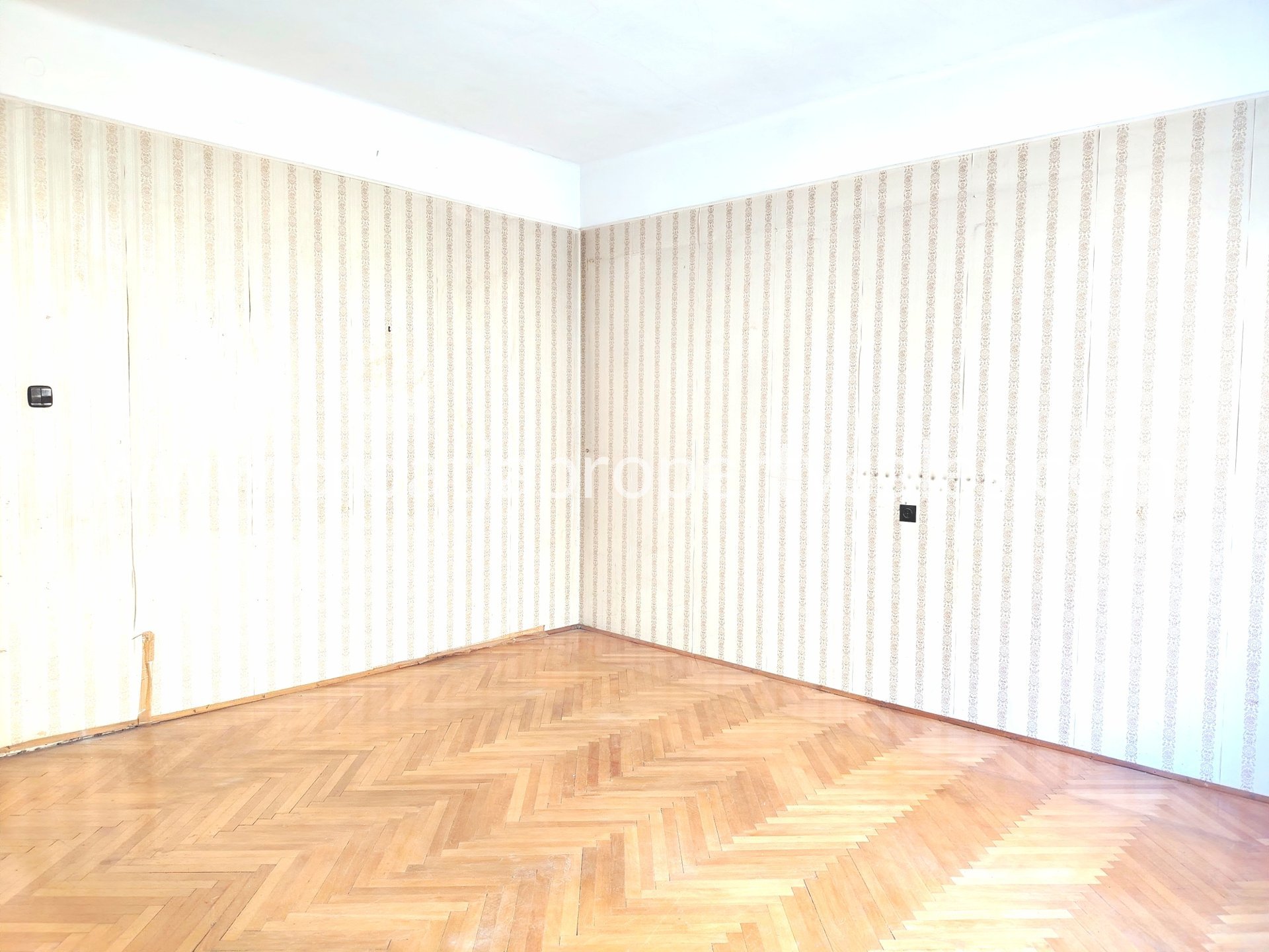 Flat For sale -  Split