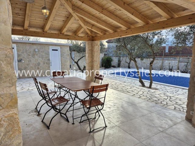 House for sale 255 m² – Sibenik