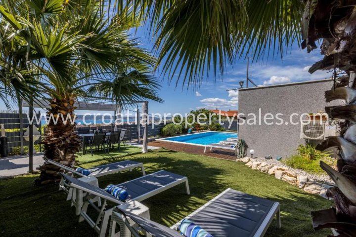 Casa in vendita 386 m² – Kastela