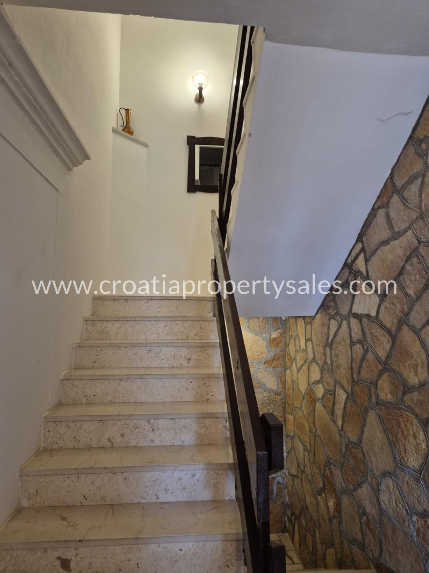 Casa In vendita -  Brac