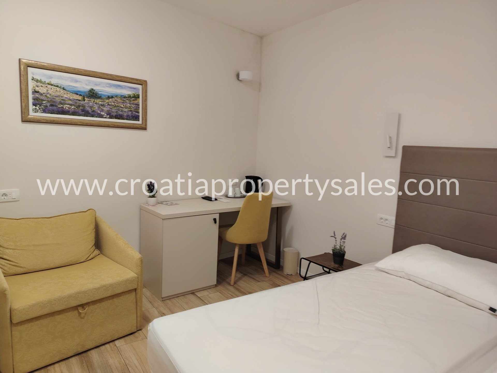 Flat For sale -  Split