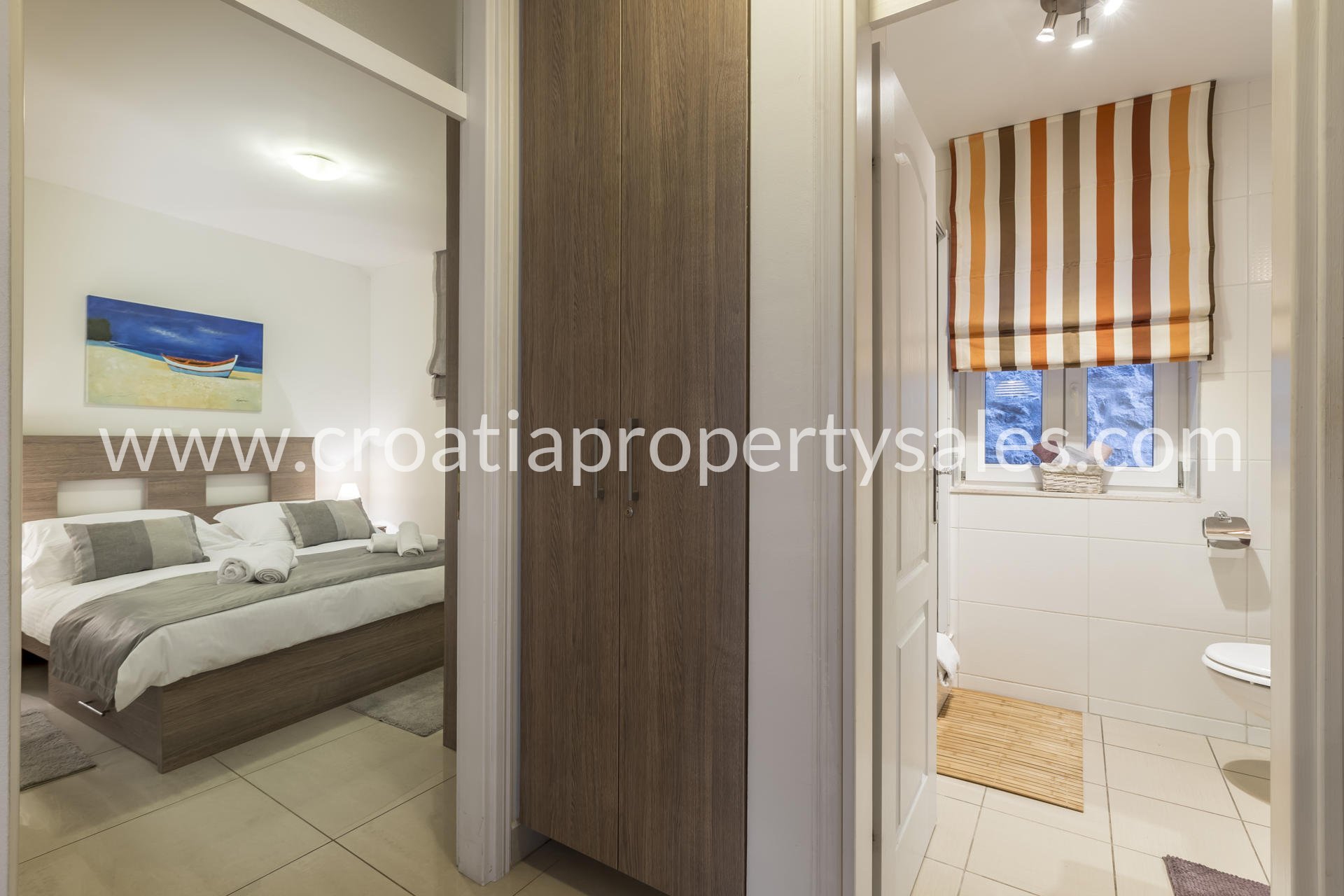 Flat For sale -  Split