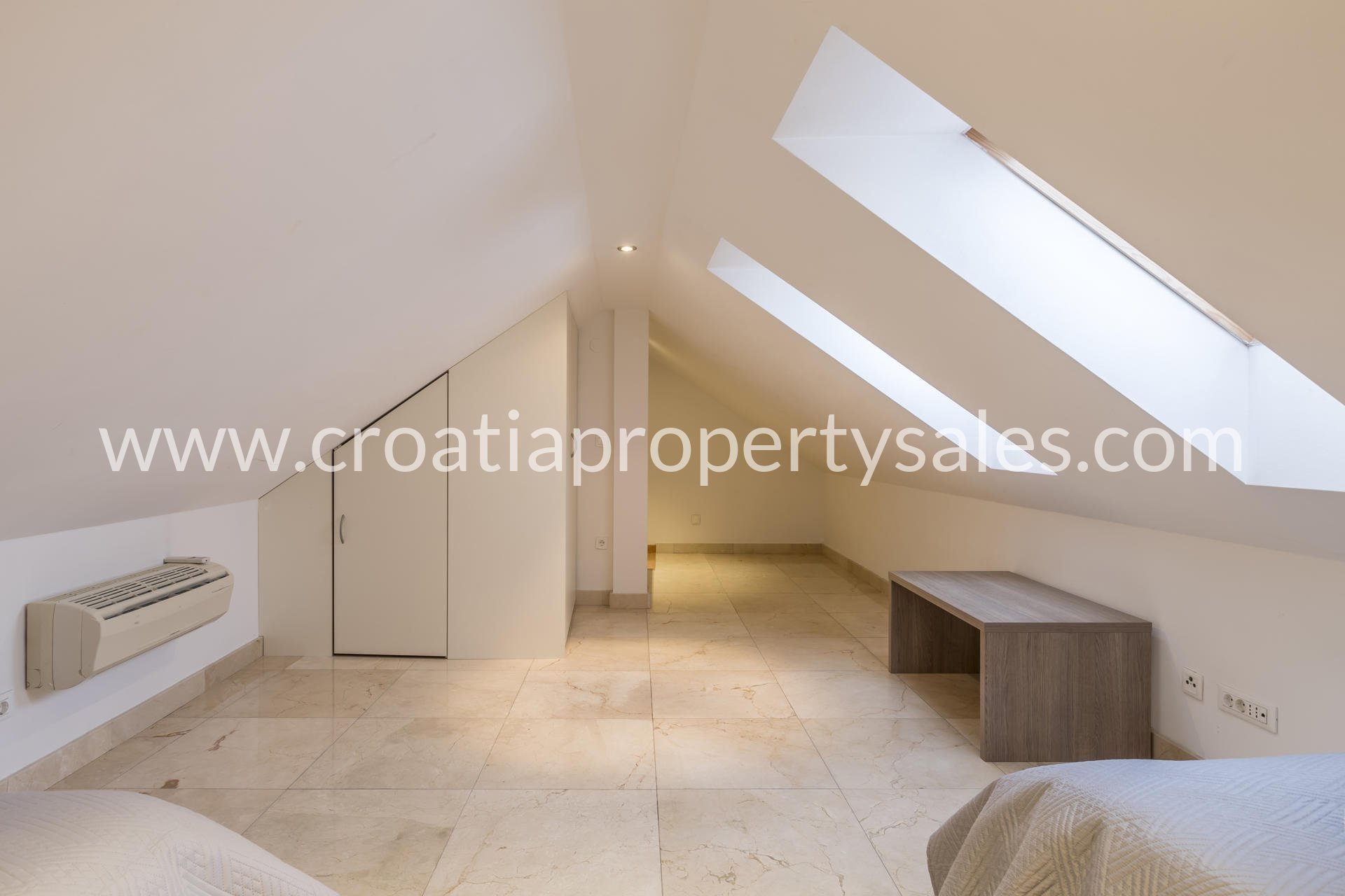 Flat For sale -  Split