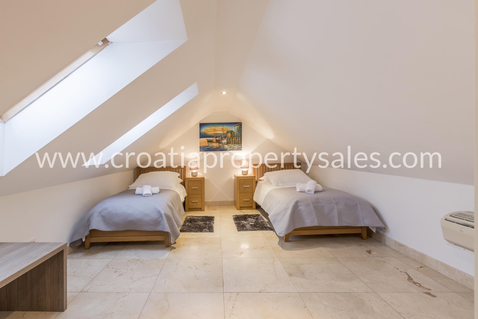 Flat For sale -  Split
