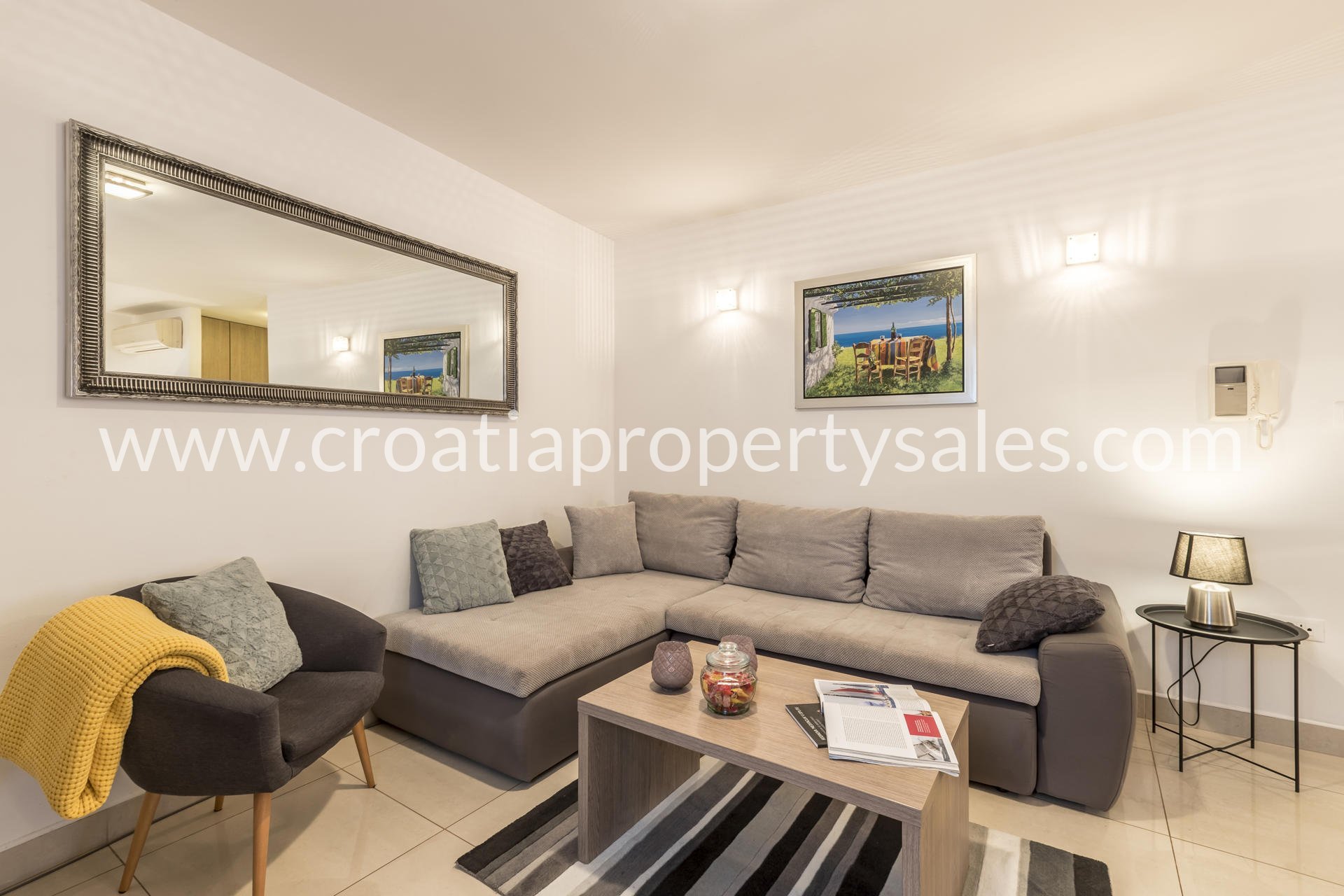 Flat For sale -  Split