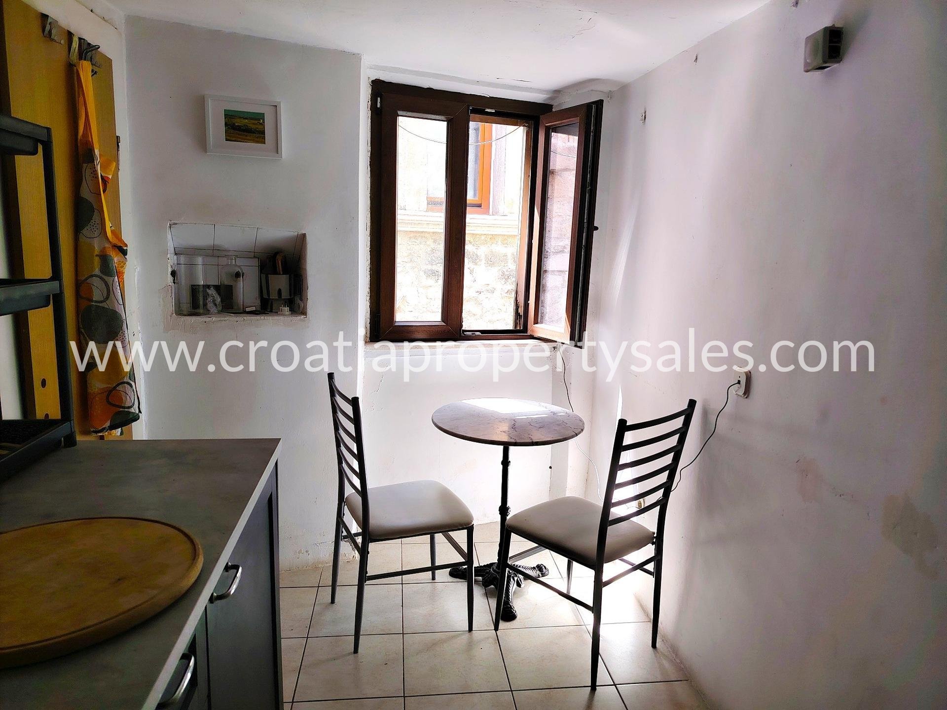Flat For sale -  Split
