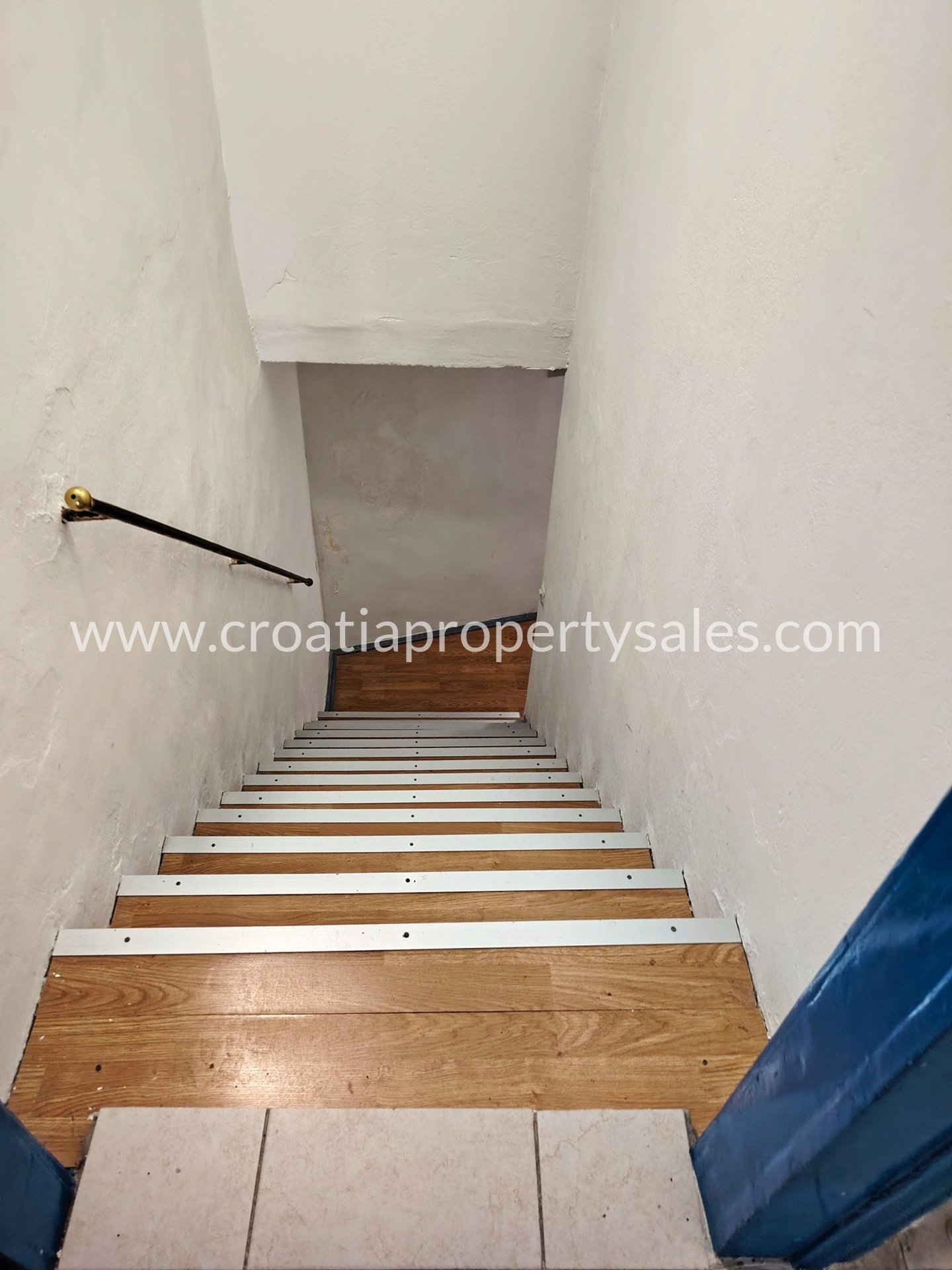Flat For sale -  Split