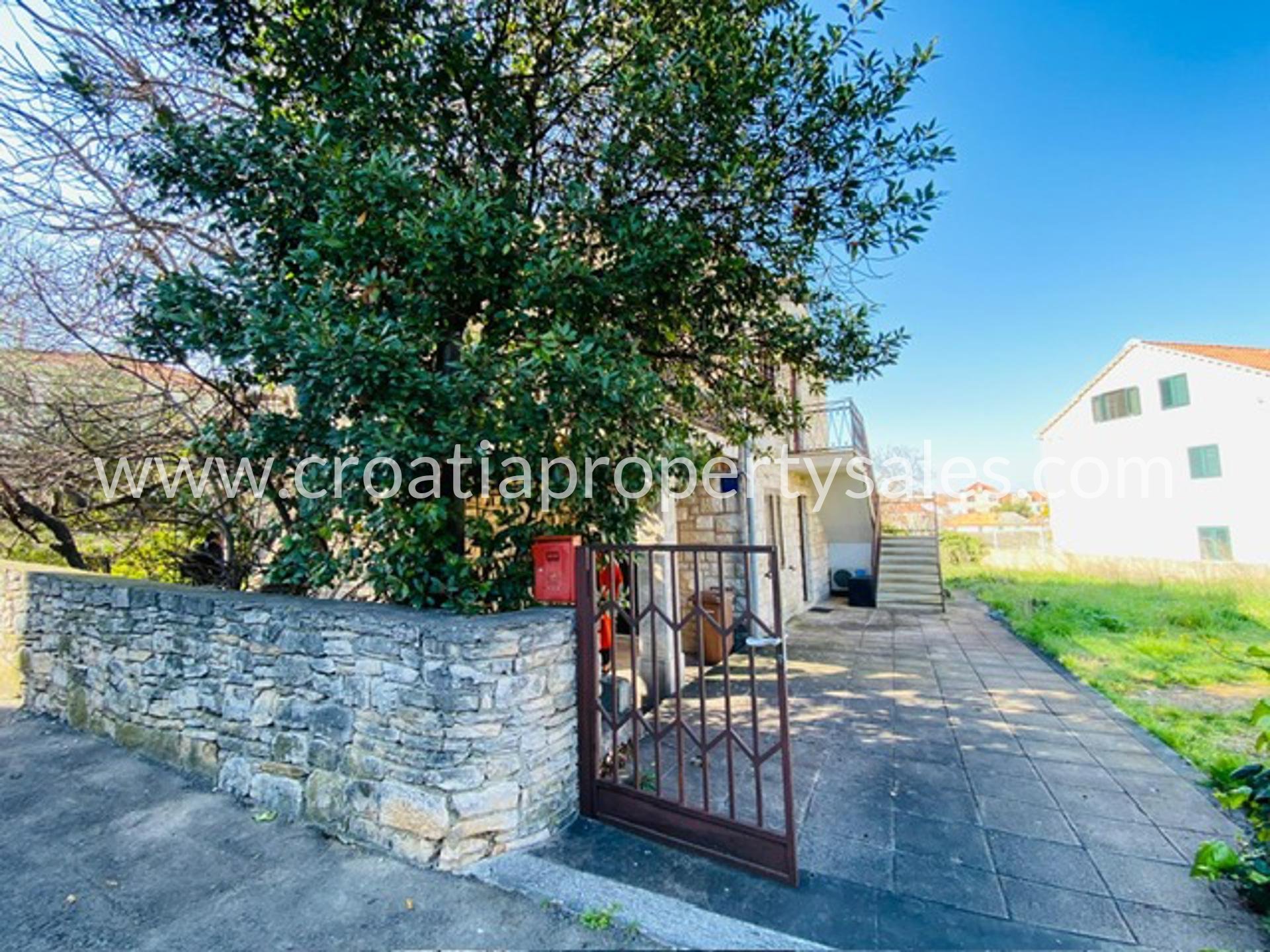 Kuća Na prodaju -  Brac