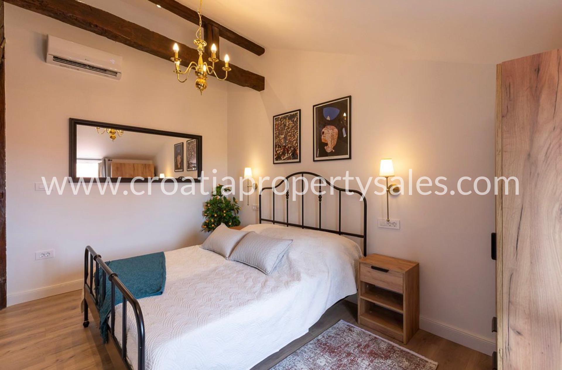 Flat For sale -  Split