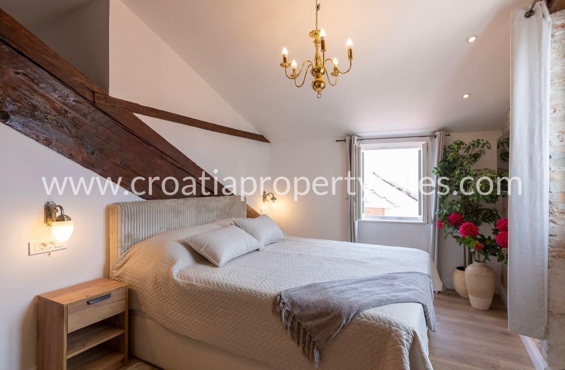 Flat For sale -  Split