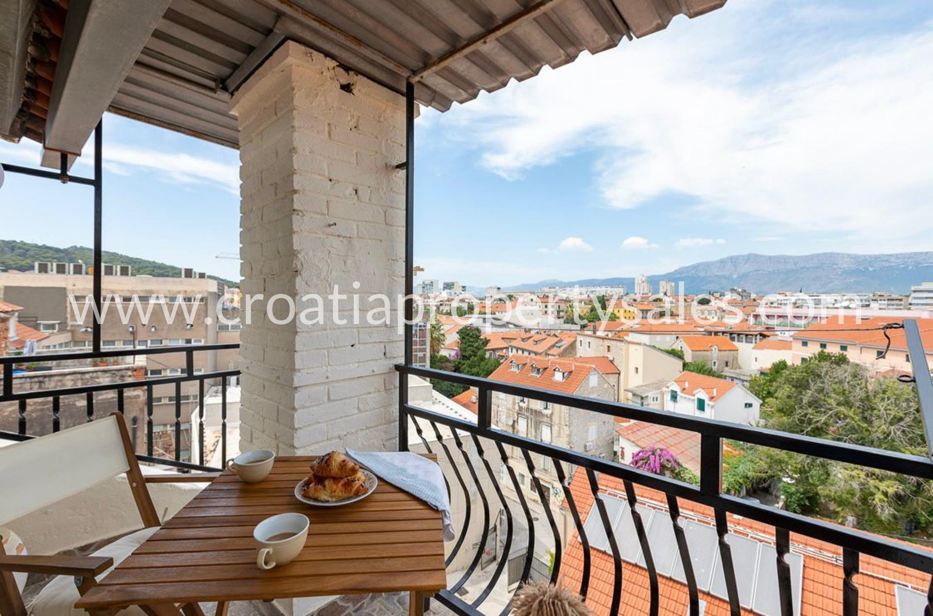 Flat For sale -  Split