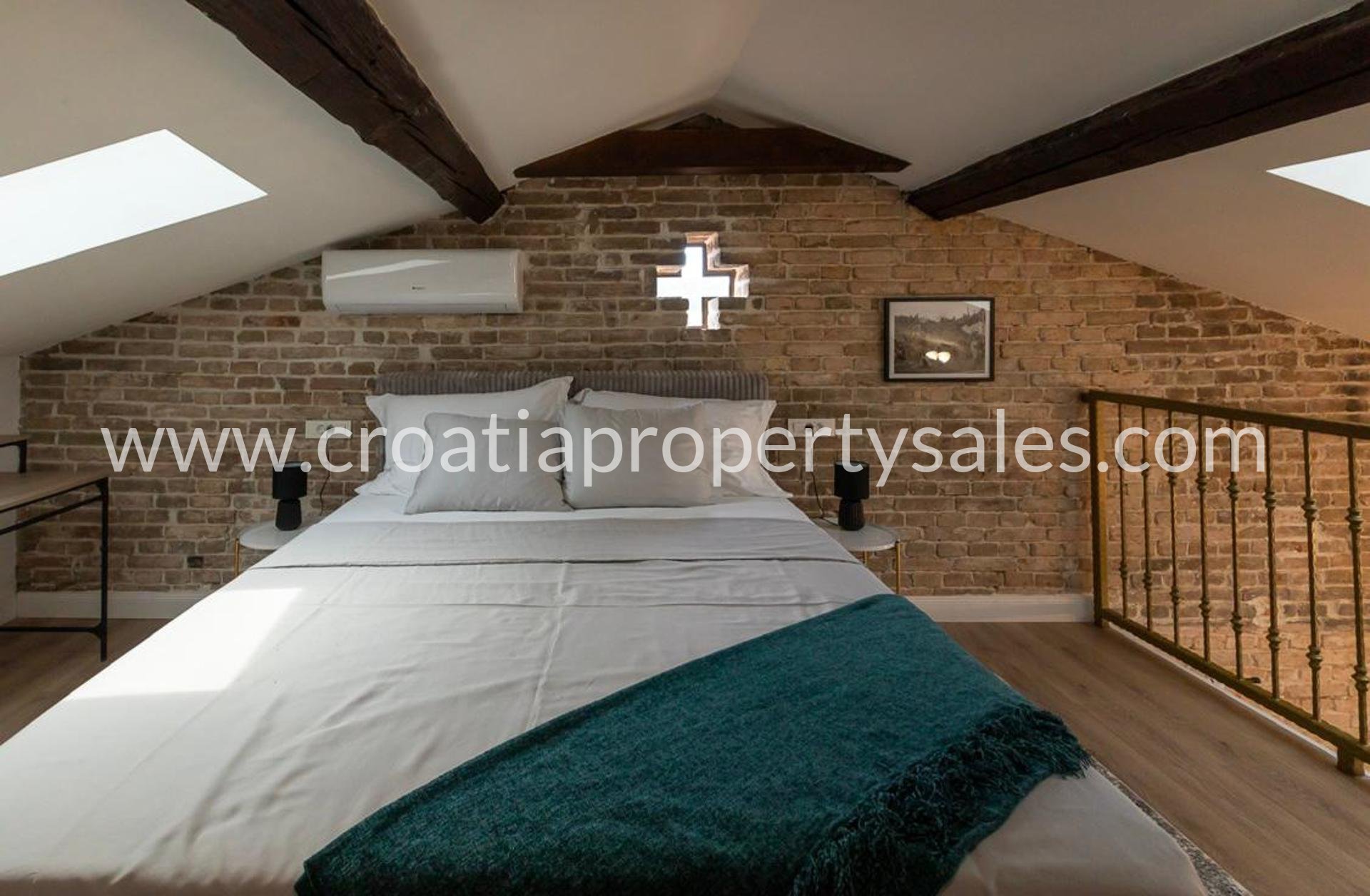 Flat For sale -  Split