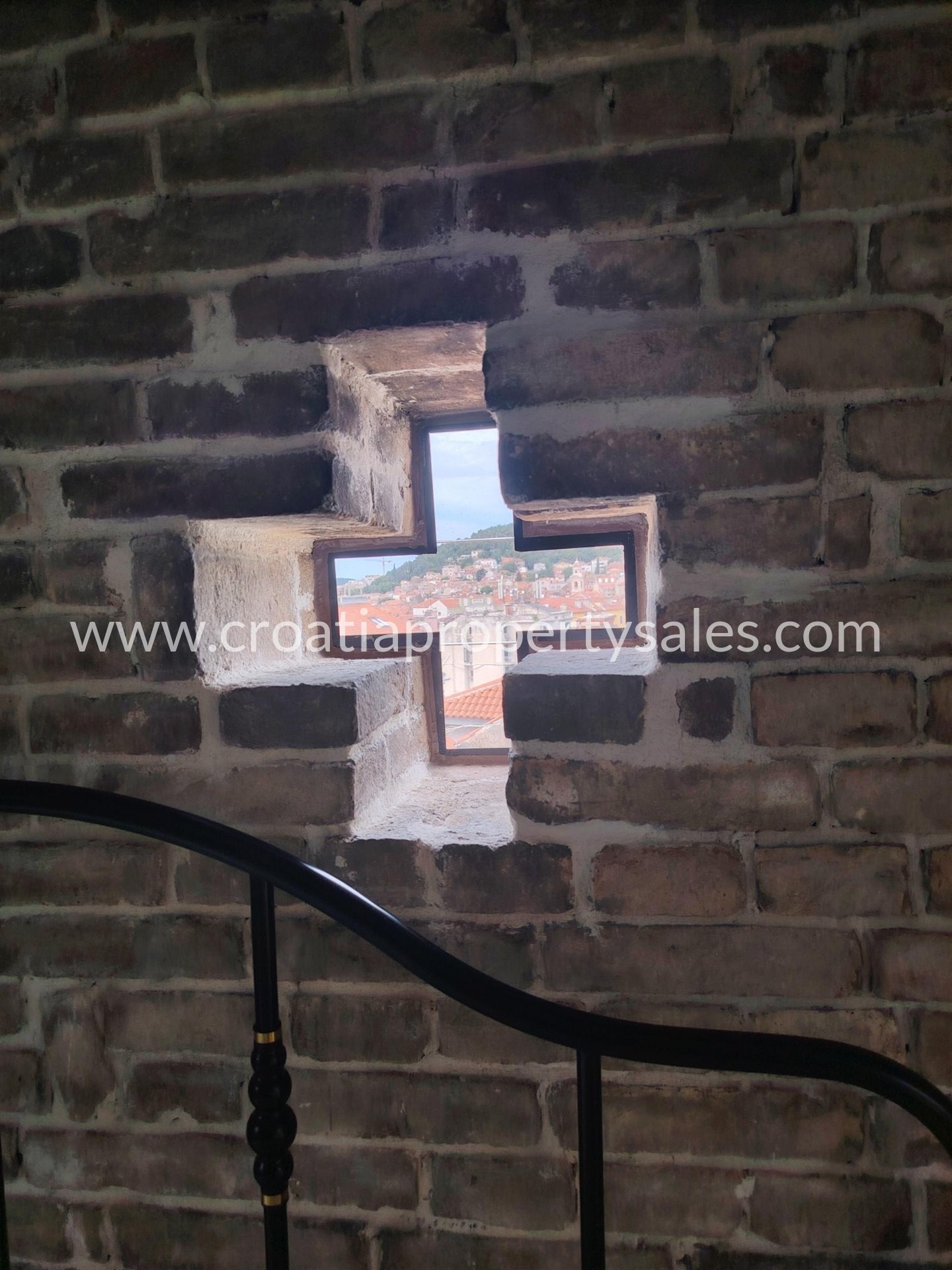 Flat For sale -  Split