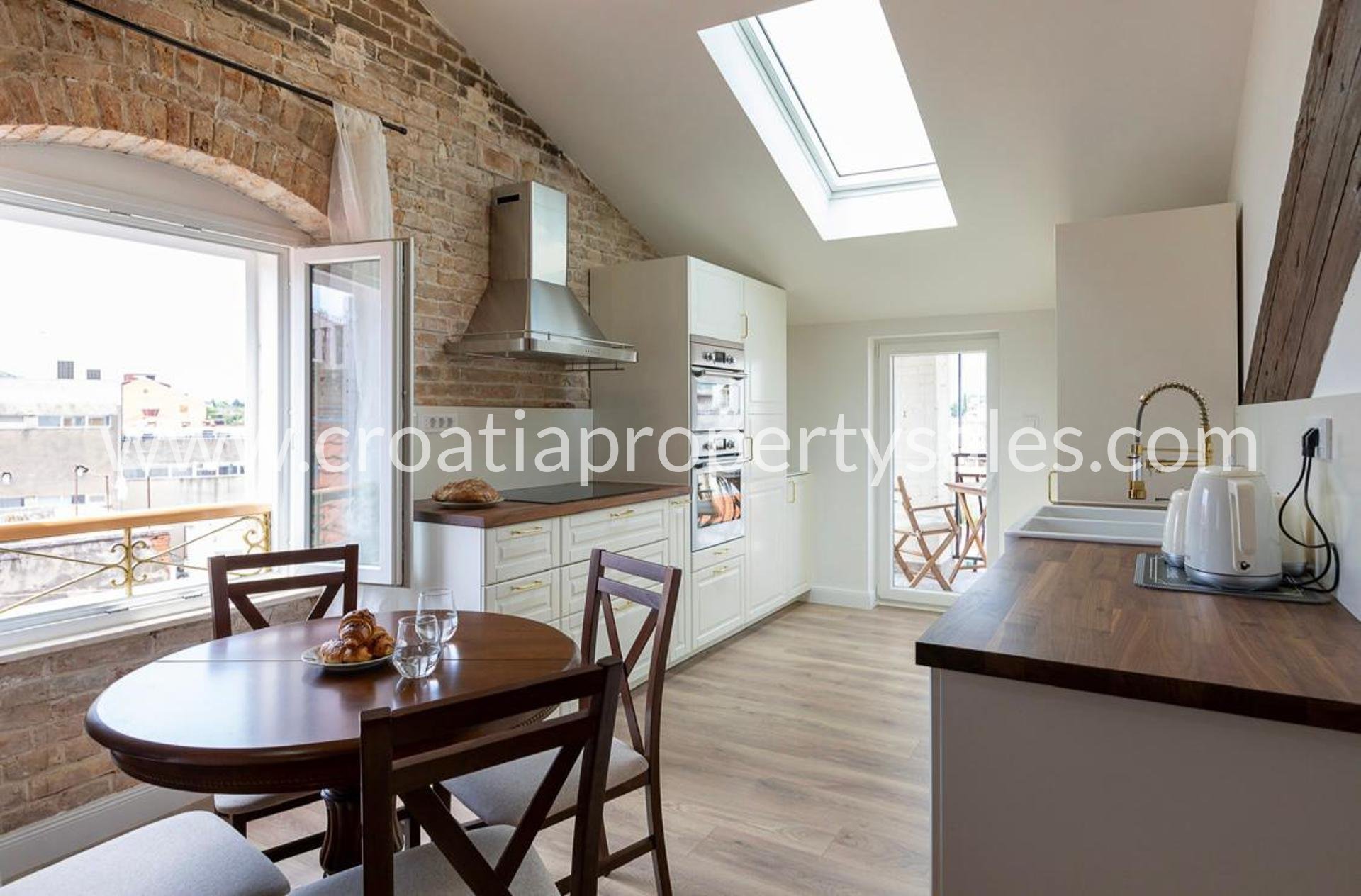 Flat For sale -  Split