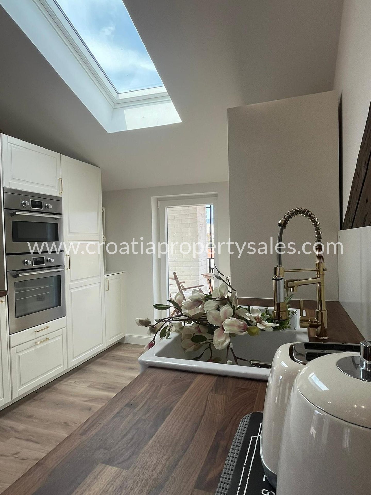Flat For sale -  Split