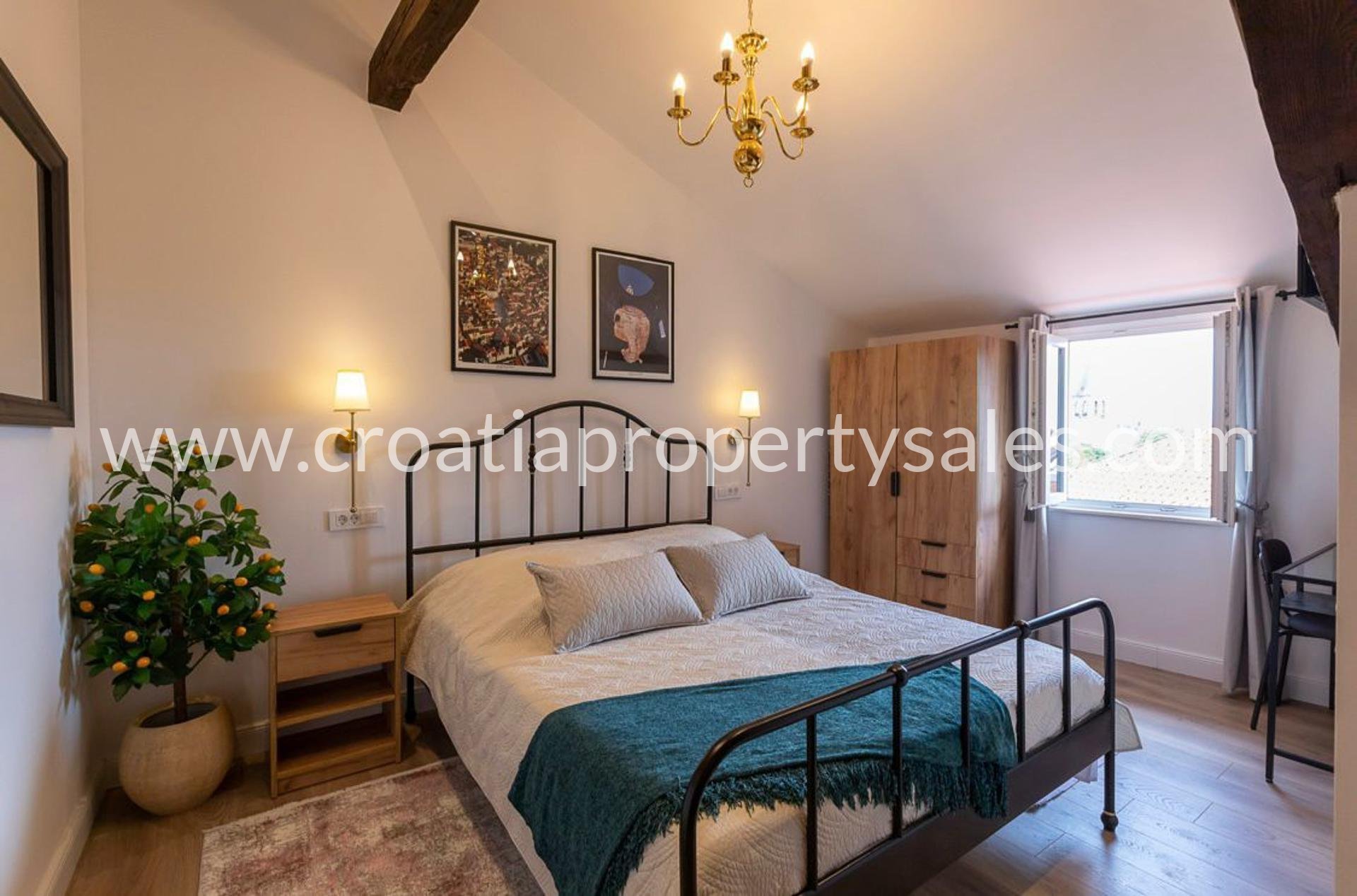 Flat For sale -  Split