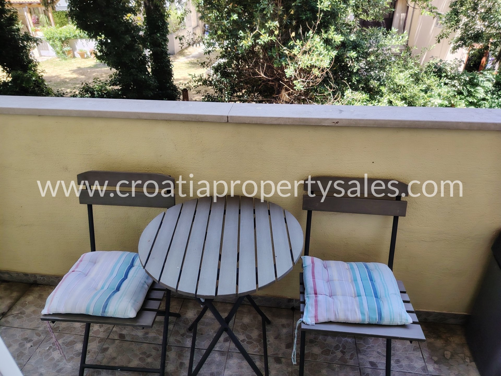 Flat For sale -  Split