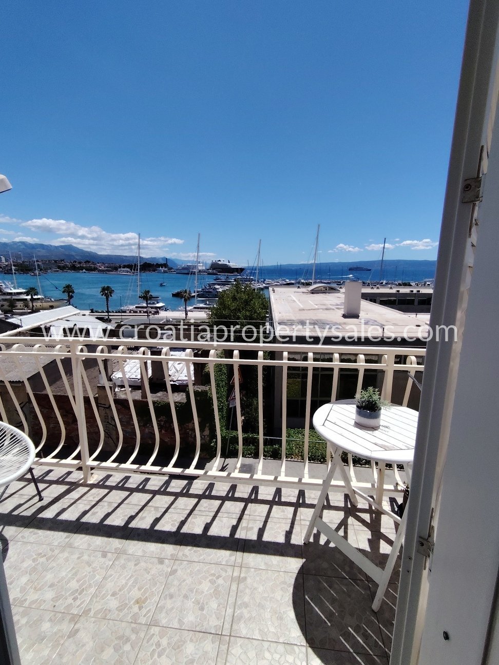 Flat For sale -  Split