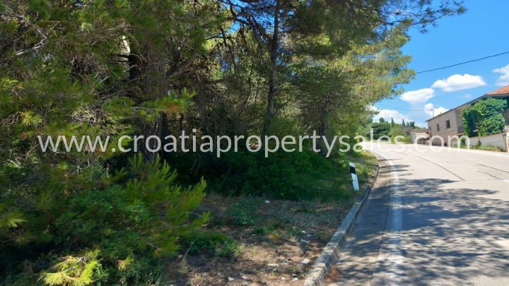 Land for sale 1014 m² – Brac