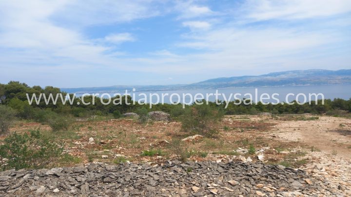 Zemljište na prodaju 12540 m² – Brac