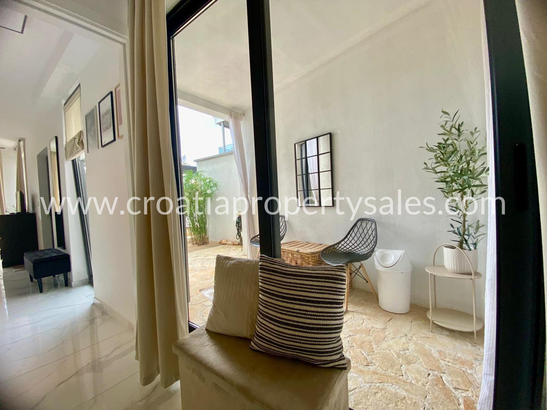 Flat For sale -  Brac