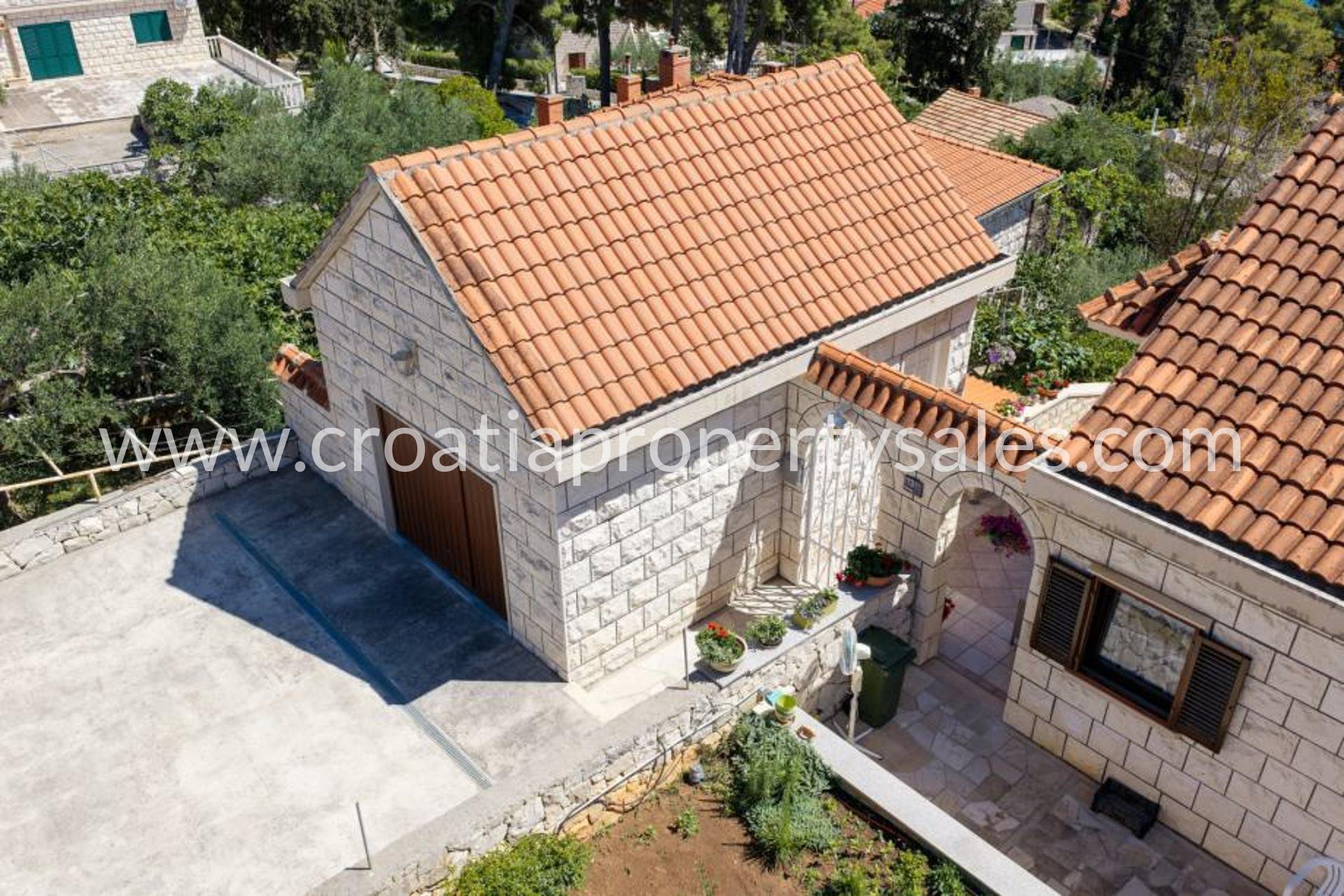 Kuća Na prodaju -  Brac