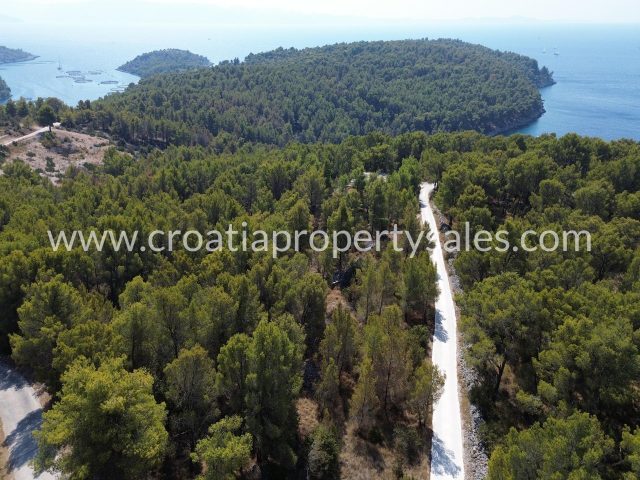 Zemljište na prodaju 7587 m² – Brac