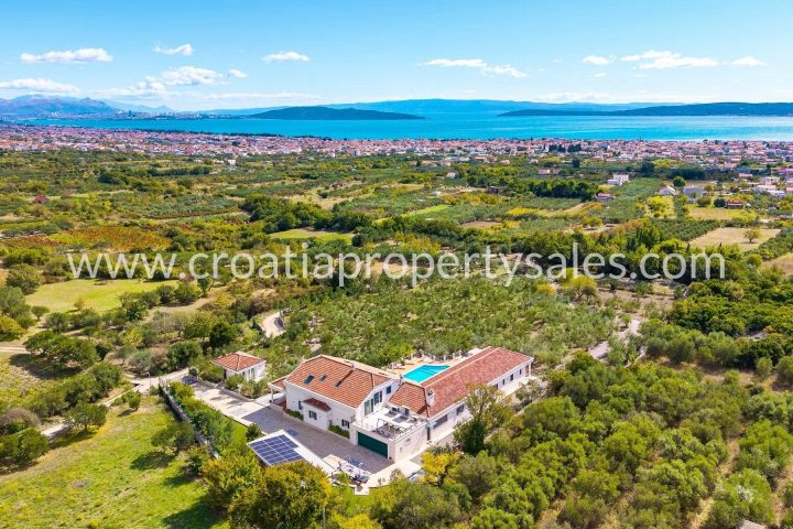 Maison à vendre 1000 m² – Kaštela
