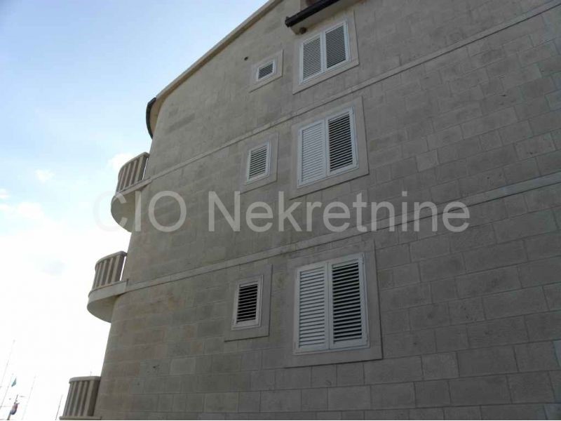 Locaux commerciaux À vendre - SPLITSKO-DALMATINSKA  DUGI RAT 