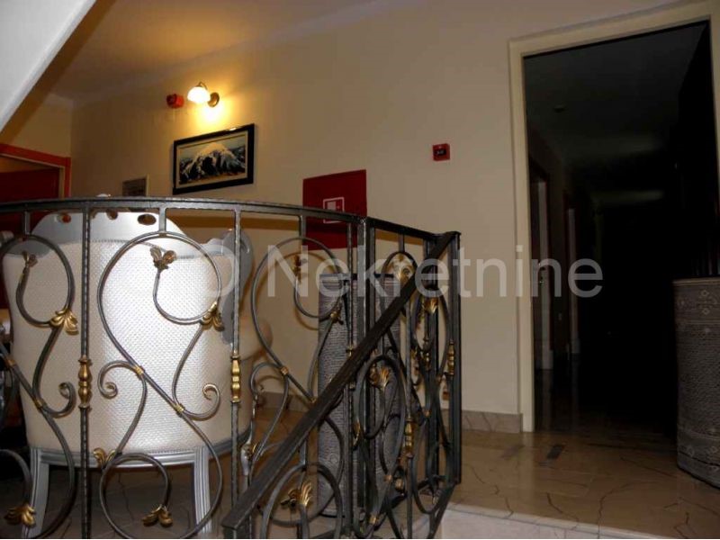 Locaux commerciaux À vendre - SPLITSKO-DALMATINSKA  DUGI RAT 