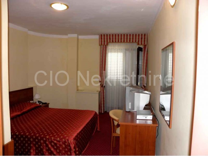 Locaux commerciaux À vendre - SPLITSKO-DALMATINSKA  DUGI RAT 