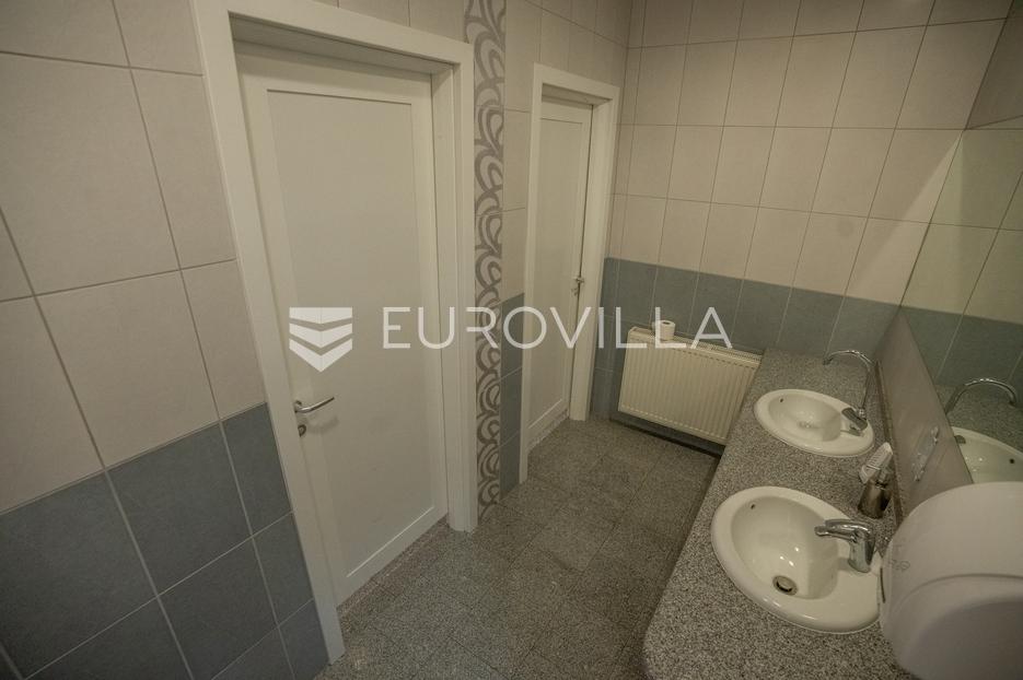 Poslovni prostori Na predaj -  Đakovo