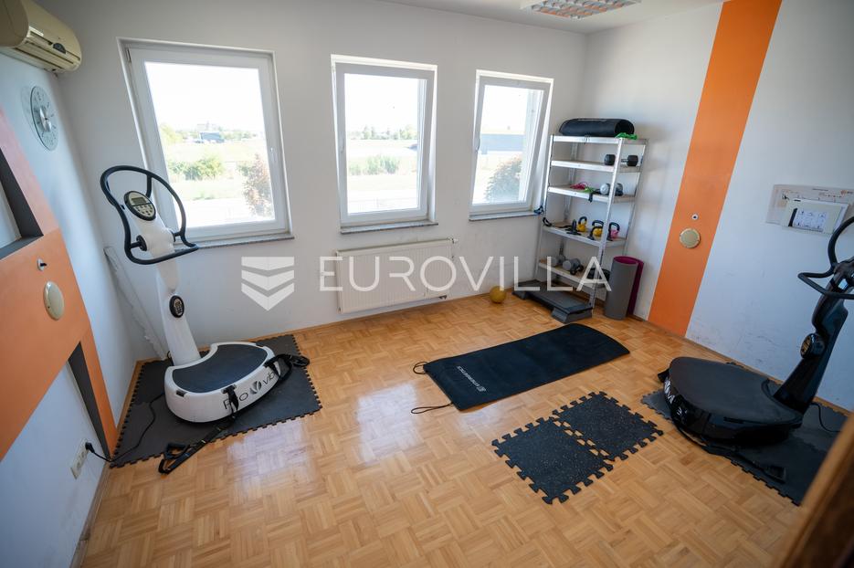 Poslovni prostori Na predaj -  Đakovo