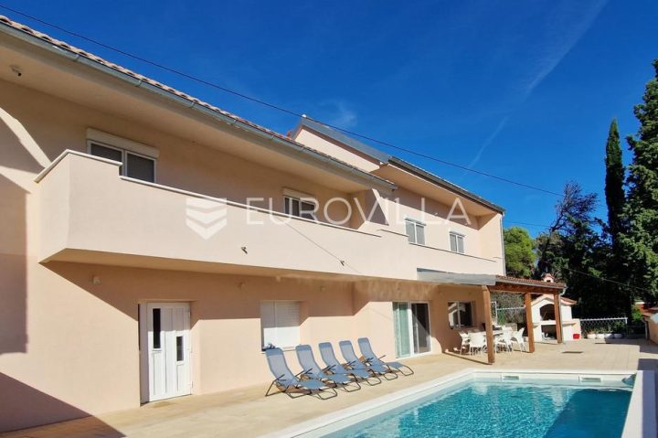 Kuća na prodaju 215 m² – Bilice