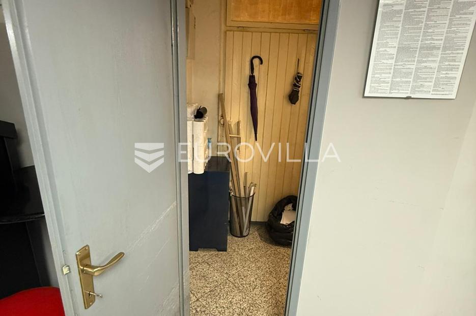 Poslovni prostor Na prodaju -  Karlovac