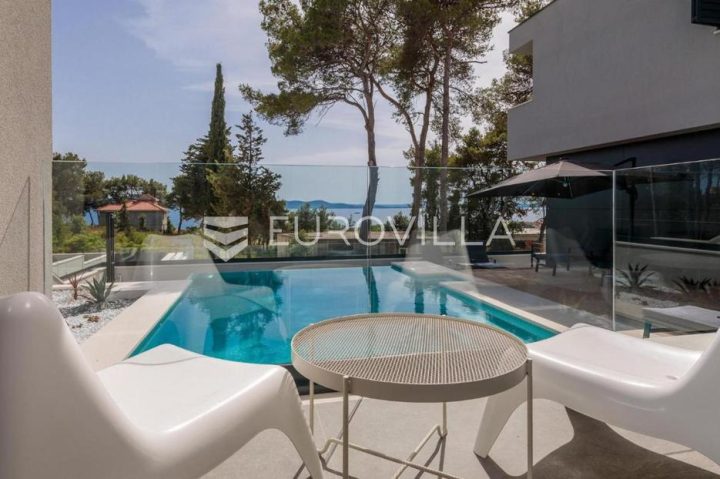 House for sale 453 m² – Diklo