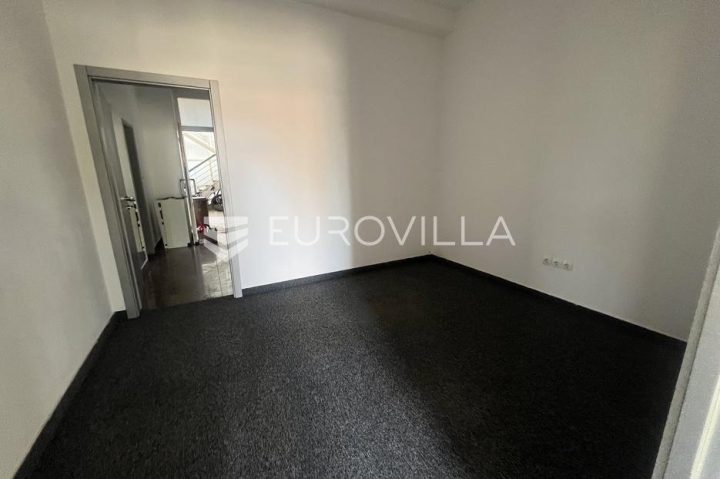 Lokal użytkowy Na sprzedaż - Brodsko-posavska Slavonski Brod - foto 3/5