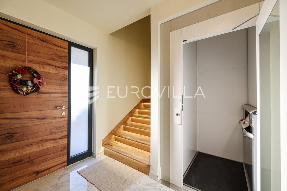 House For sale -  Preko