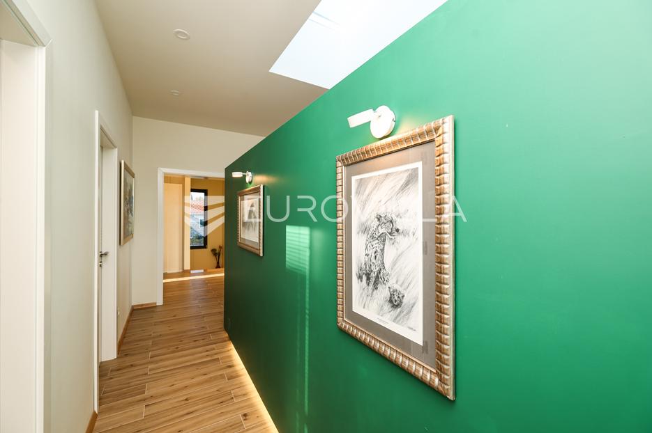 House For sale -  Preko