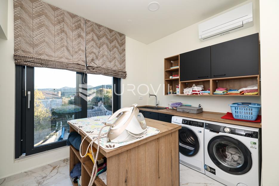 House For sale -  Preko