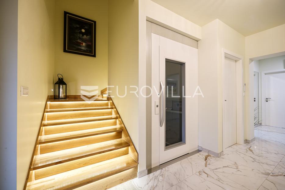House For sale -  Preko