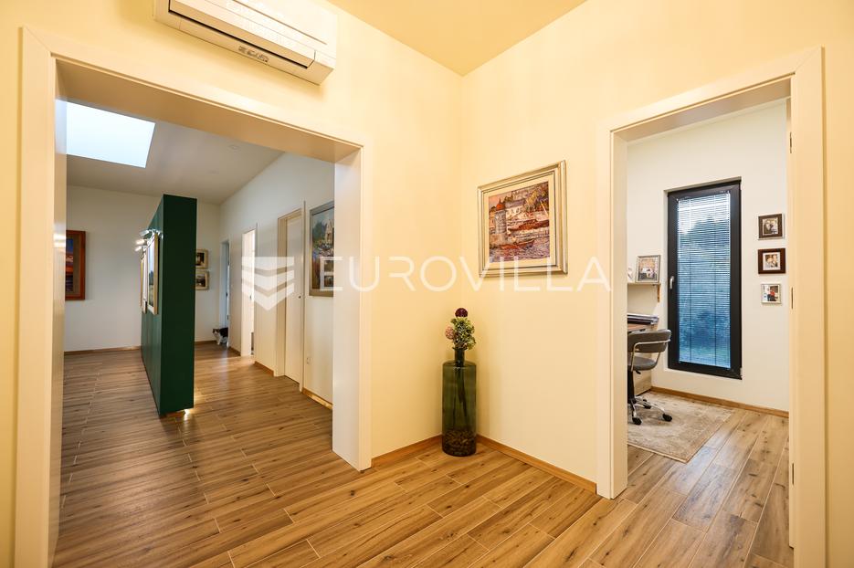 House For sale -  Preko