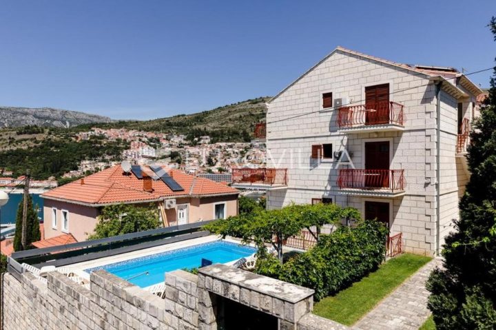House for sale 457 m² – Lapad