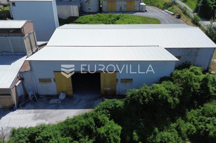 Commerciale in vendita 1000 m² – Vidorna
