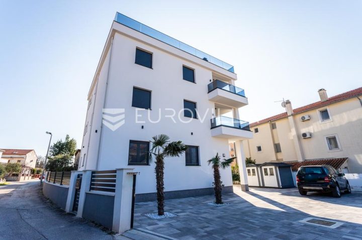Haus zu verkaufen 400 m² – Srima